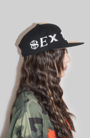 CAPPELLO CON VISIERA RICAMATO