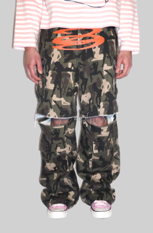 PANTALONI CARGO CON STAMPA CAMOUFLAGE