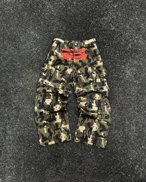 PANTALONI CARGO CON STAMPA CAMOUFLAGE - immagine 2